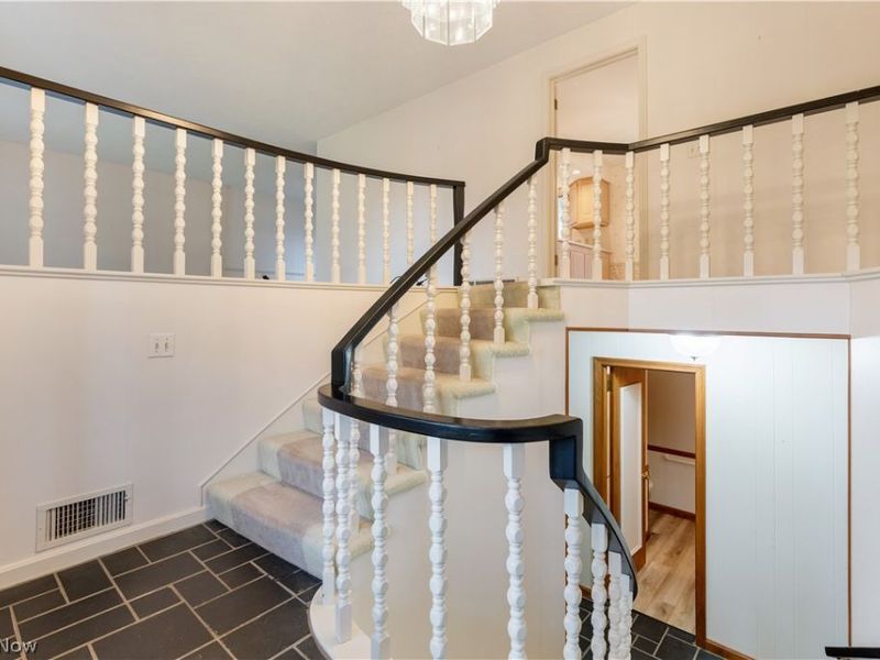 2240 Devonshire Drive NW, Canton, OH 44708 Photo 2