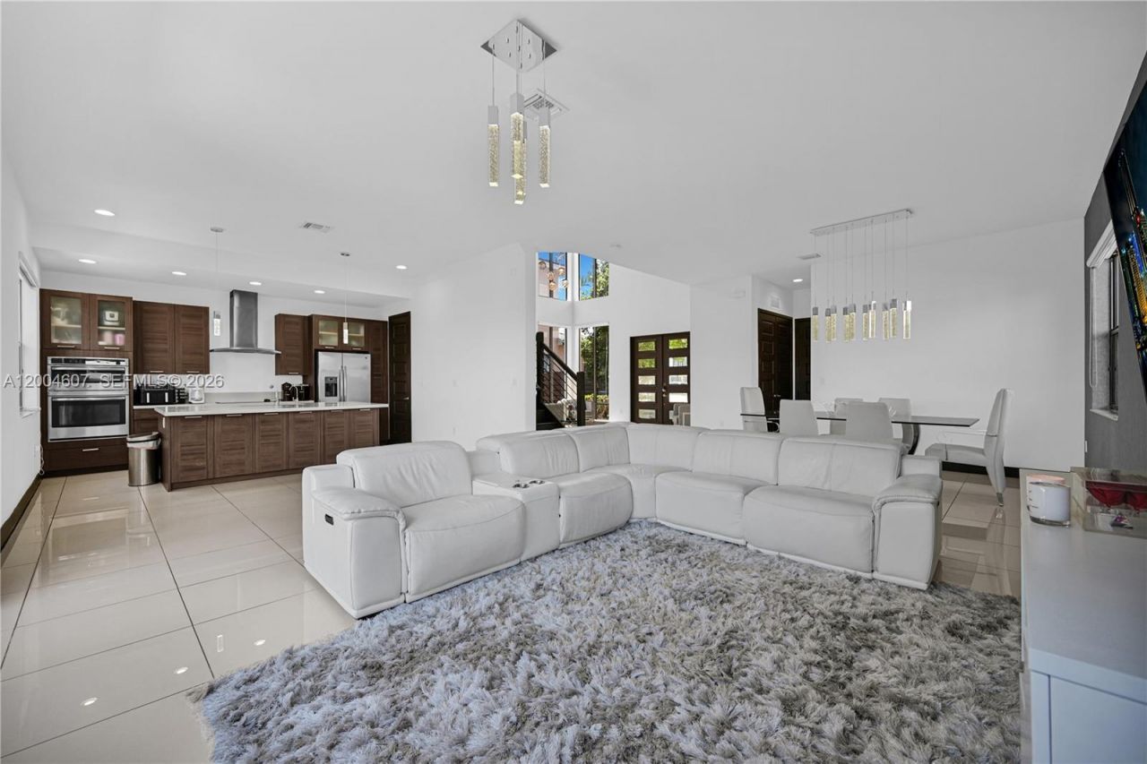 16065 SW 136th Ter, Miami, FL 33196 Photo