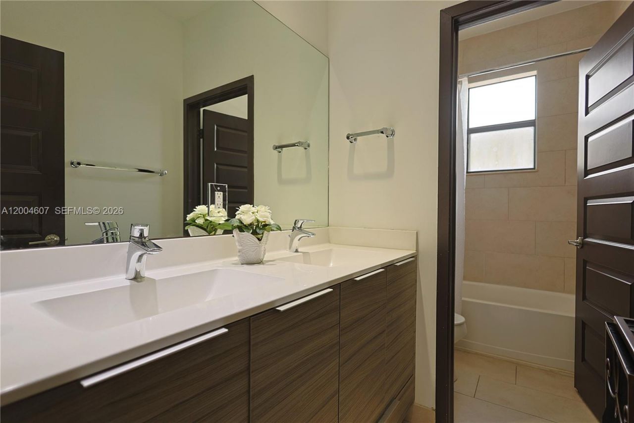 16065 SW 136th Ter, Miami, FL 33196 Photo