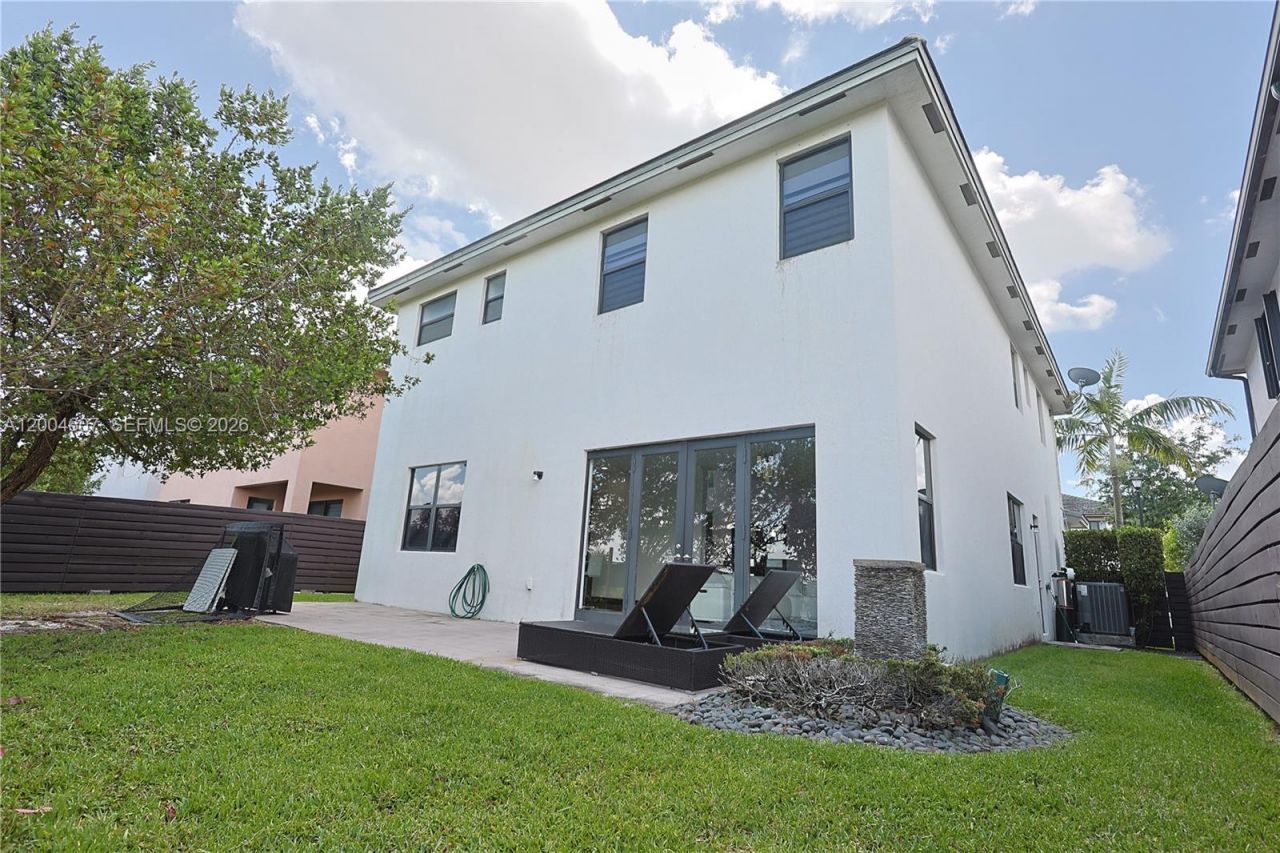 16065 SW 136th Ter, Miami, FL 33196 Photo