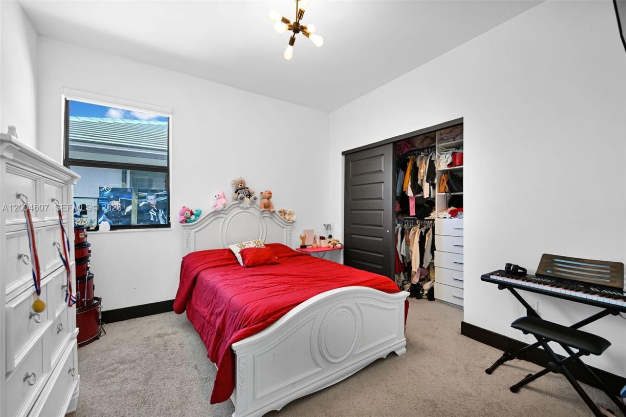 16065 SW 136th Ter, Miami, FL 33196 Photo