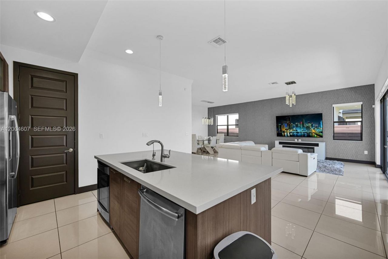 16065 SW 136th Ter, Miami, FL 33196 Photo