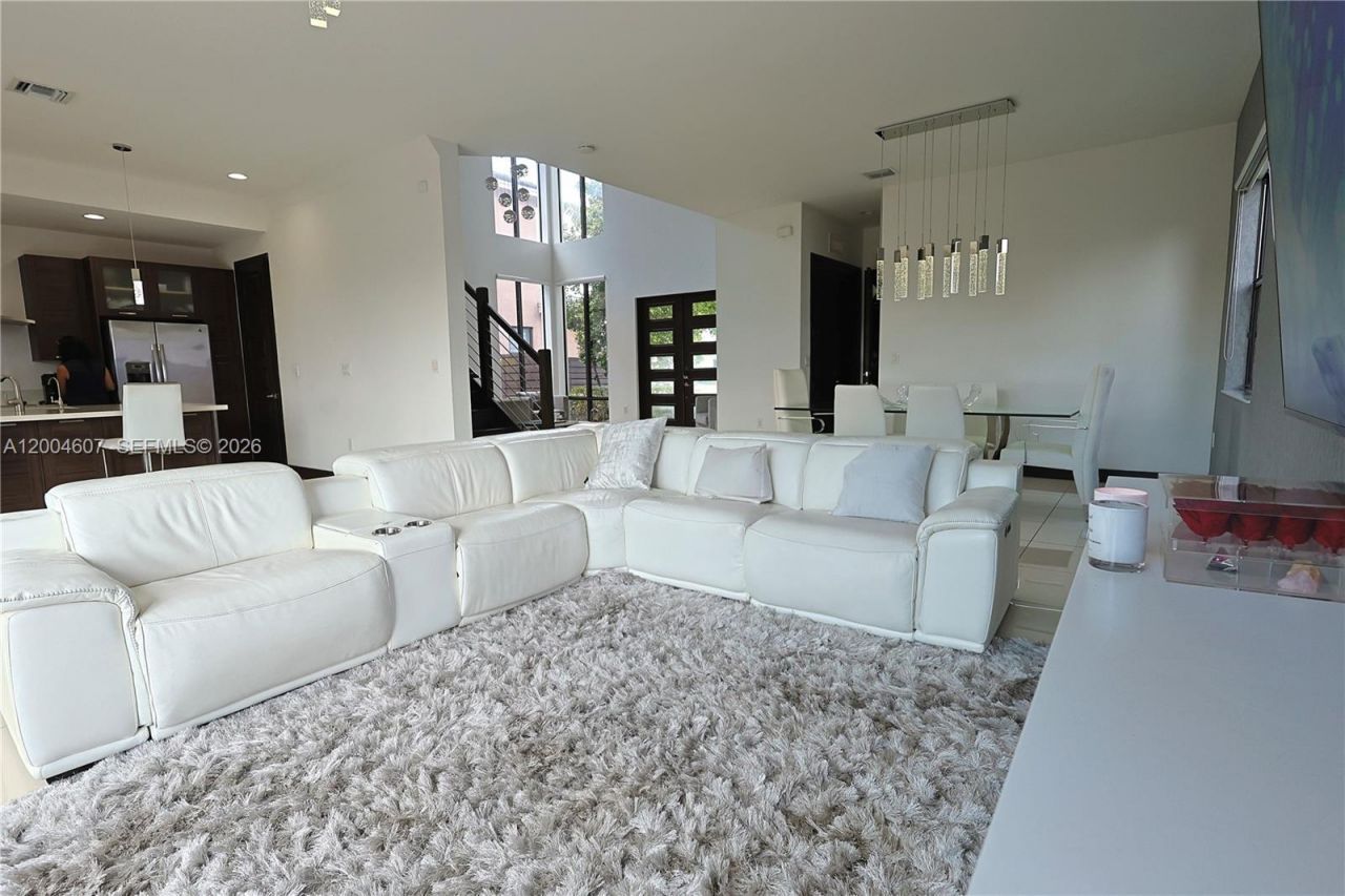 16065 SW 136th Ter, Miami, FL 33196 Photo