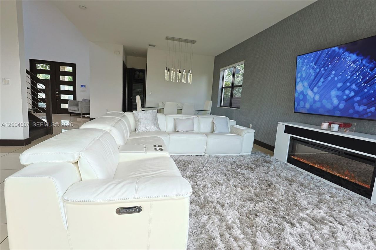 16065 SW 136th Ter, Miami, FL 33196 Photo