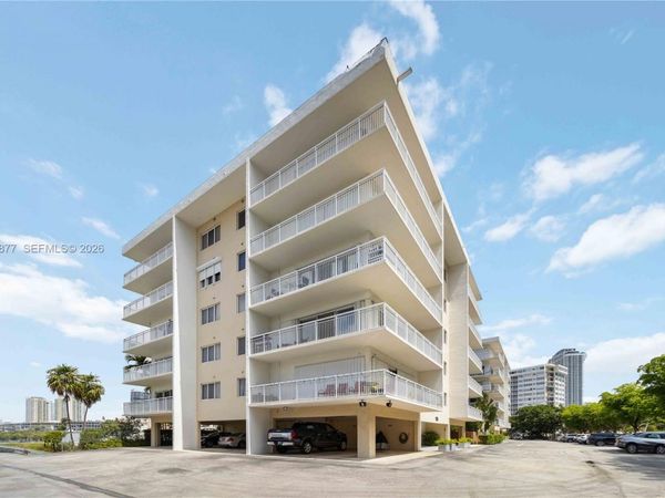 126 Golden Isles Dr , Unit 32A, Hallandale Beach, FL 33009