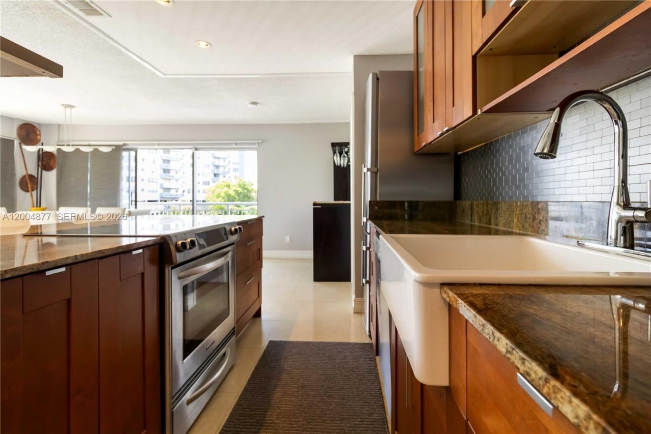 126 Golden Isles Dr, Unit 32A, Hallandale Beach, FL 33009 Photo
