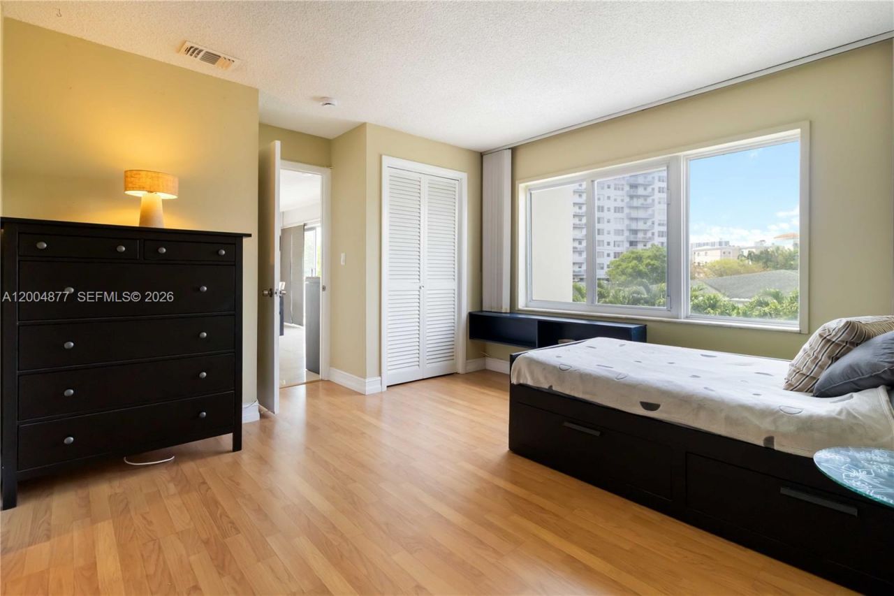 126 Golden Isles Dr, Unit 32A, Hallandale Beach, FL 33009 Photo
