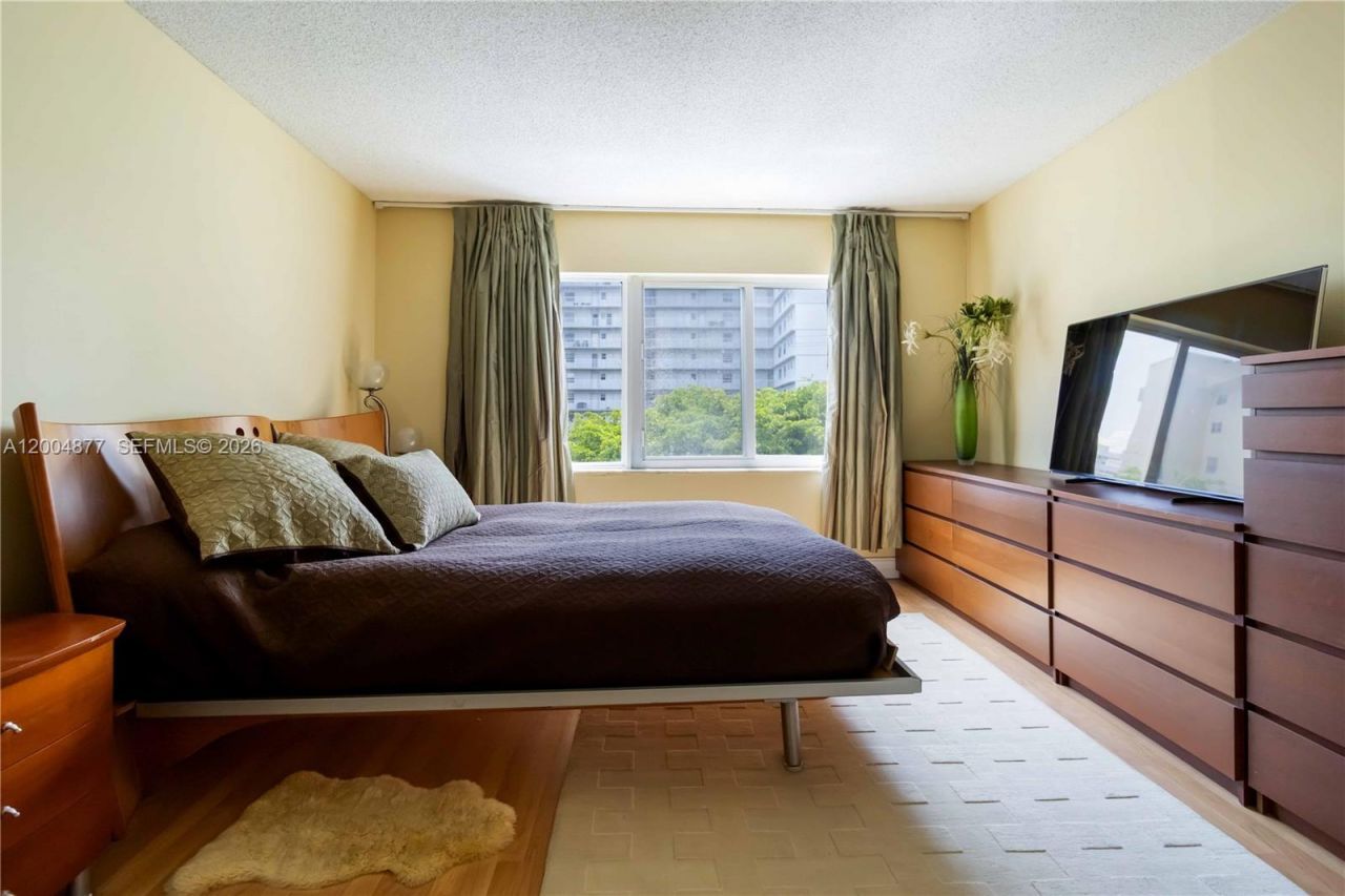 126 Golden Isles Dr, Unit 32A, Hallandale Beach, FL 33009 Photo