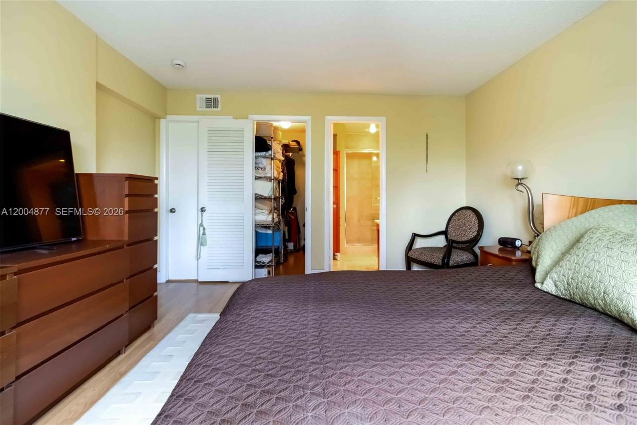 126 Golden Isles Dr, Unit 32A, Hallandale Beach, FL 33009 Photo