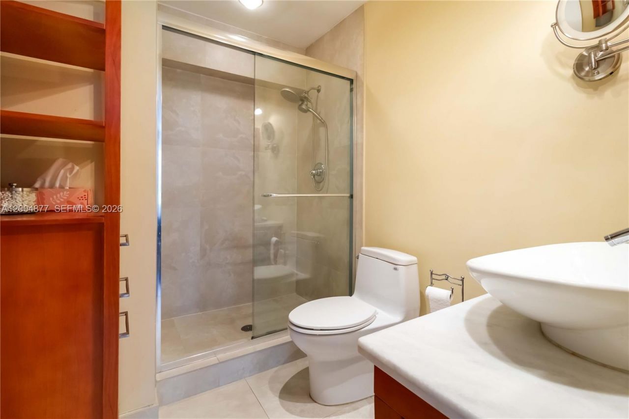 126 Golden Isles Dr, Unit 32A, Hallandale Beach, FL 33009 Photo