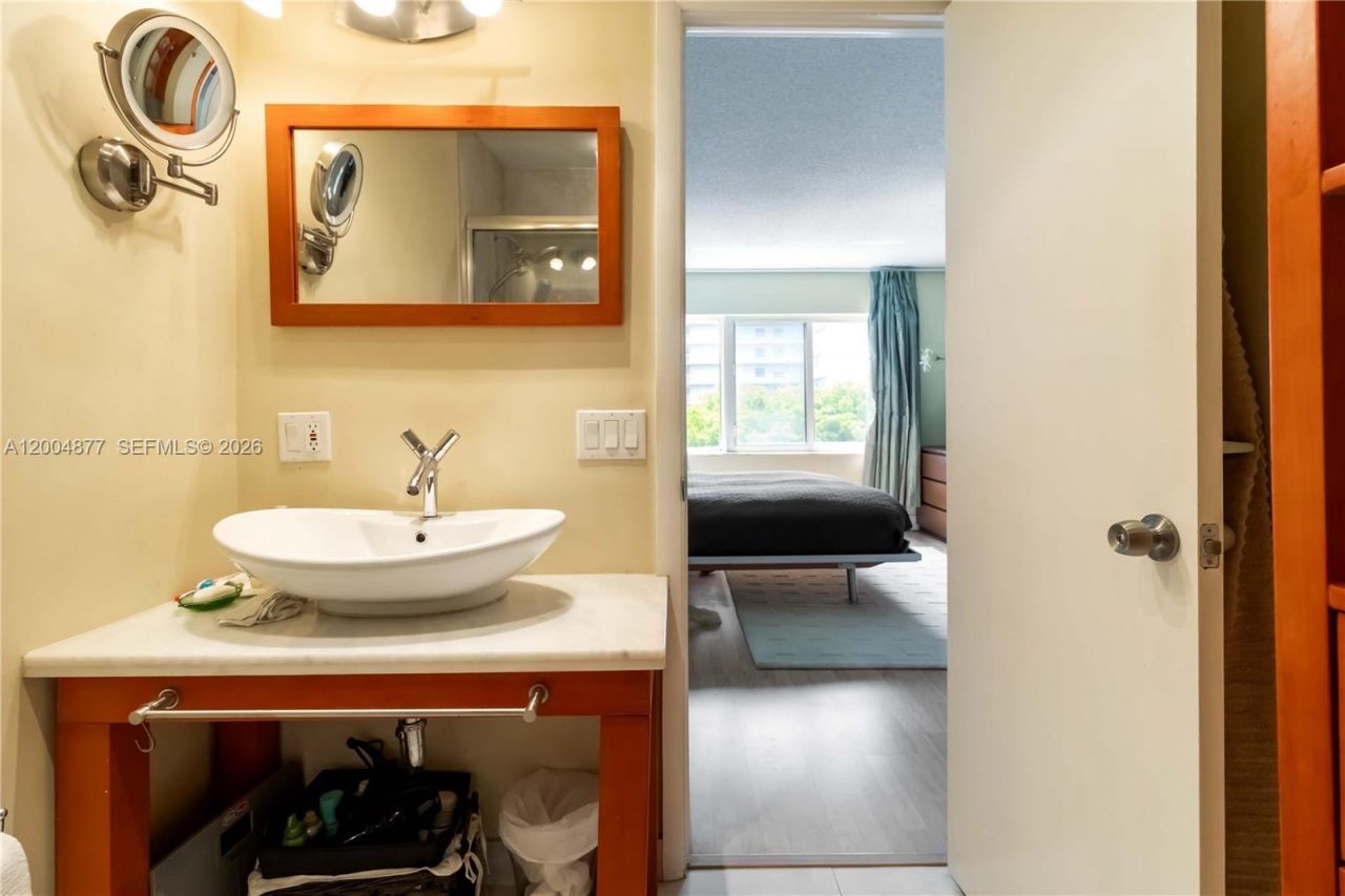 126 Golden Isles Dr, Unit 32A, Hallandale Beach, FL 33009 Photo