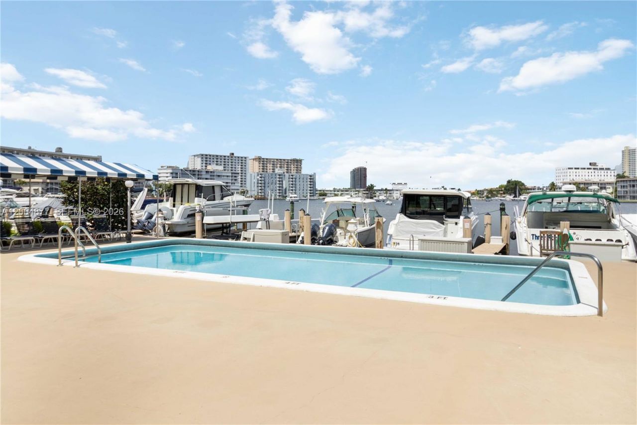 126 Golden Isles Dr, Unit 32A, Hallandale Beach, FL 33009 Photo