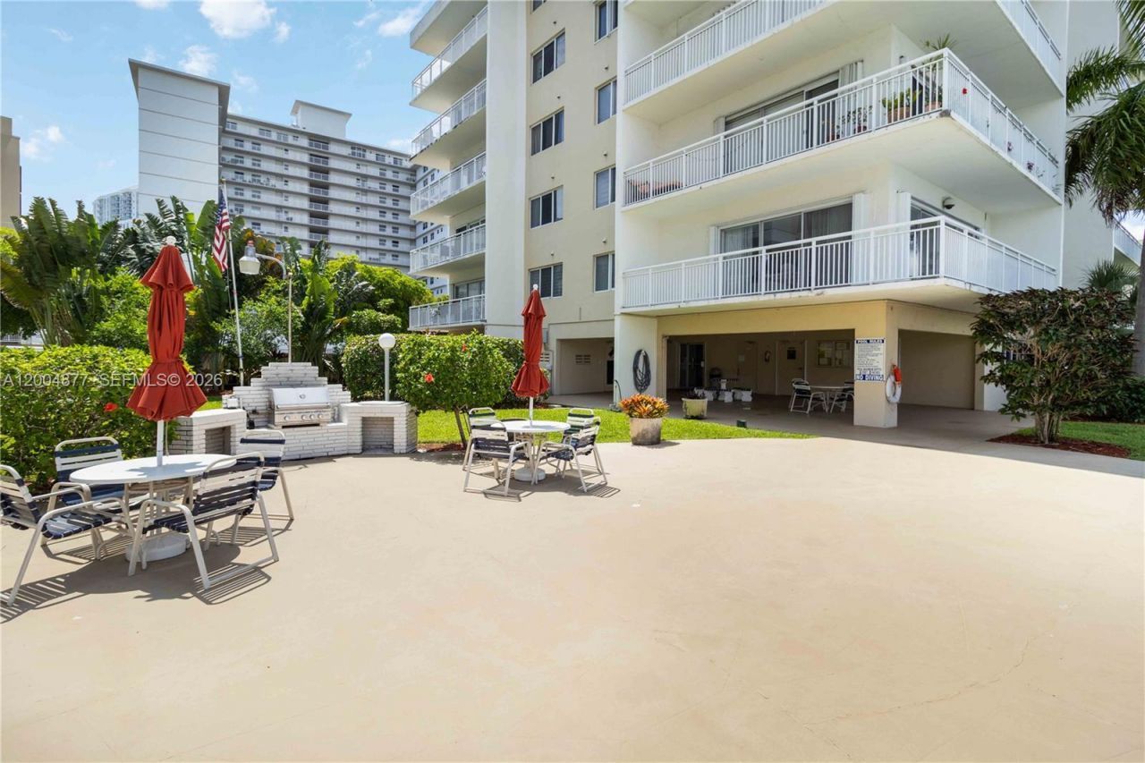 126 Golden Isles Dr, Unit 32A, Hallandale Beach, FL 33009 Photo