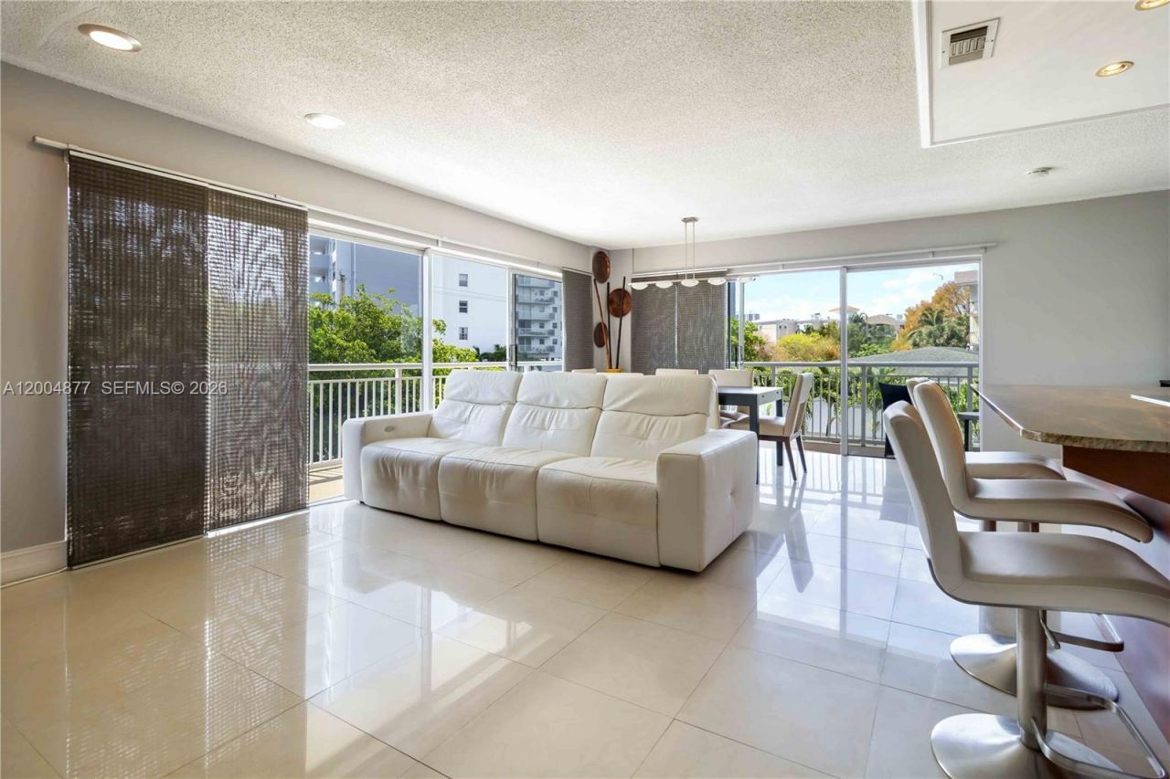 126 Golden Isles Dr, Unit 32A, Hallandale Beach, FL 33009 Photo
