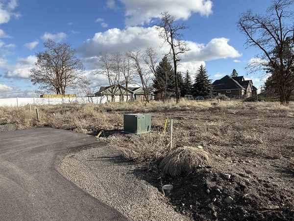 8608 W Panorama Dr, Spokane, WA 99208