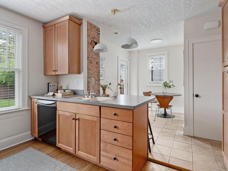 472 Reinhard Avenue, Columbus, OH 43206 Photo 9