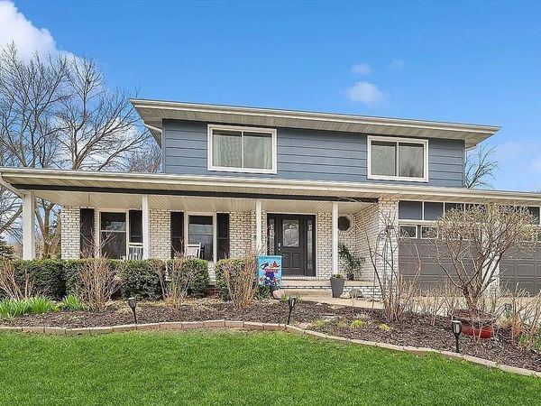 9654 Elmcrest Drive , Clive, IA 50325