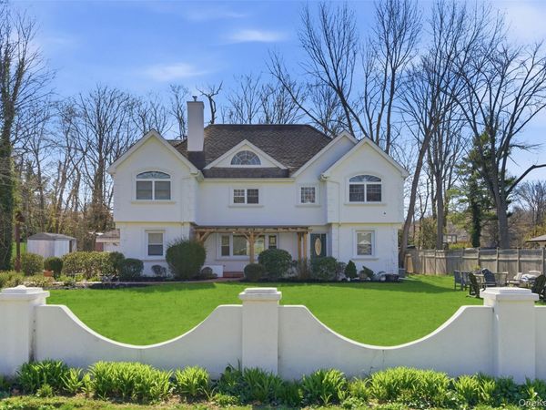 12 Cannon Court , Huntington, NY 11743