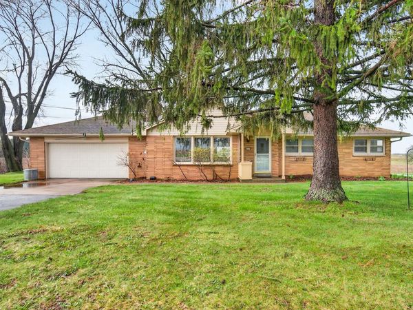 8705 W Donges Bay Rd, Mequon, WI 53097