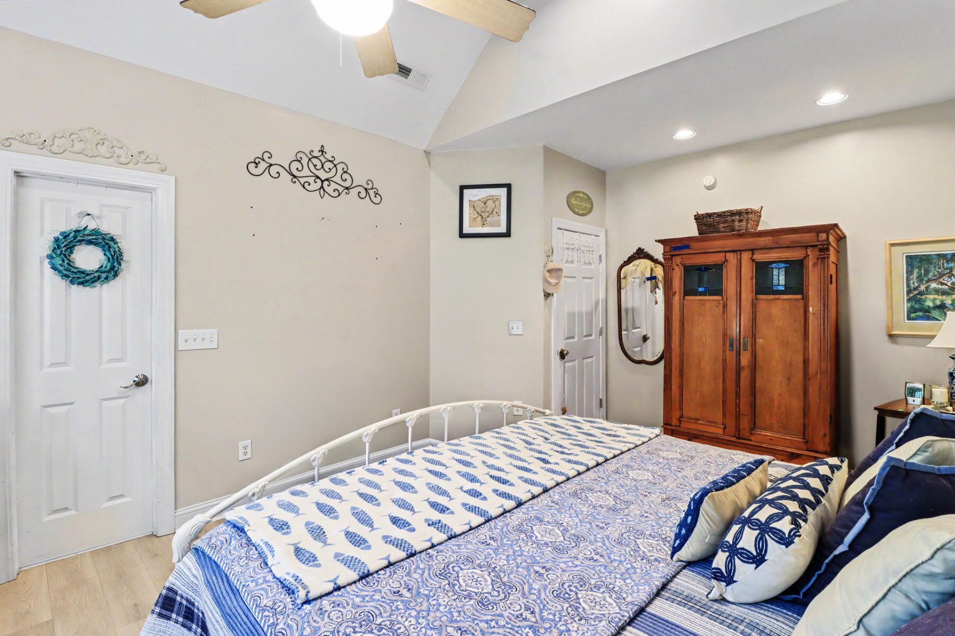 1984 N Creek Drive Photo 18