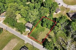 321 Barnes St  photo 4