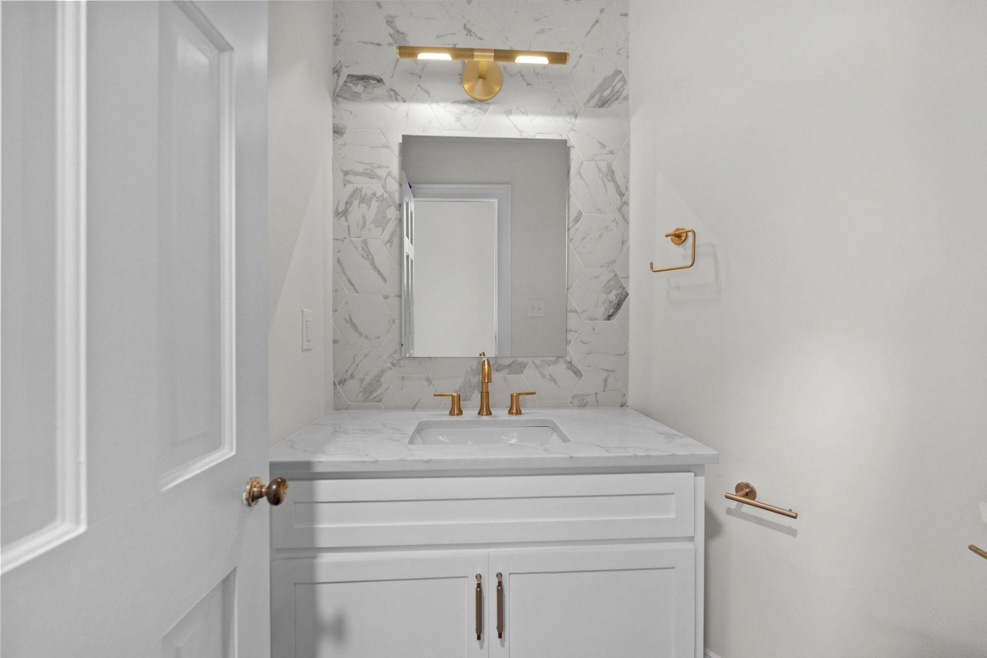 5704 Woodside Ave.  Photo 81