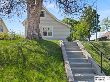 1221 D Street , Omaha, NE 68107