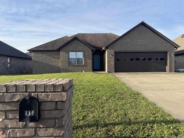 906 Garrison , Paragould, AR 72450