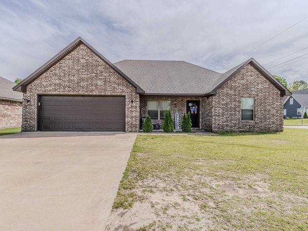 302 Stacy Drive, Paragould, AR 72450