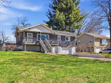 6950 35th Street N, Oakdale, MN 55128