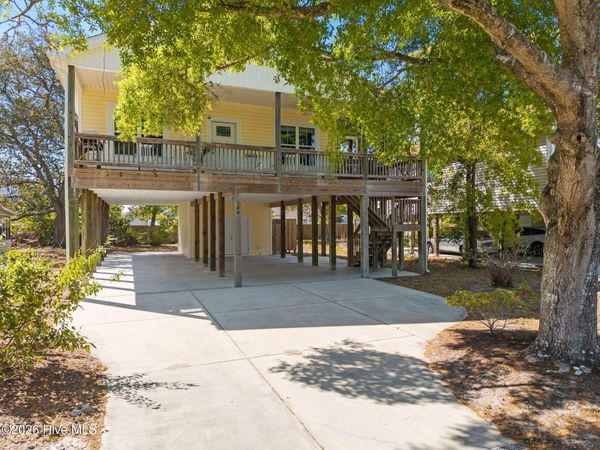 129 NE 8th Street , Oak Island, NC 28465