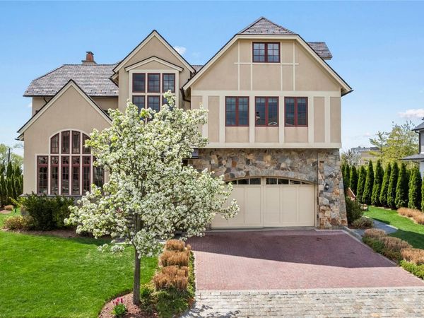 7 Brittany Lane, New Rochelle, NY 10805