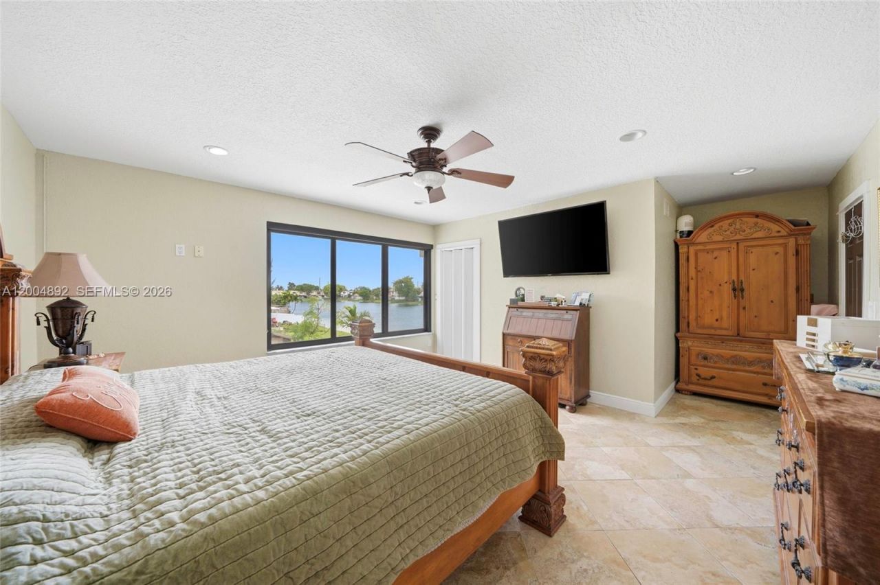 1789 W 72nd St, Hialeah, FL 33014 Photo