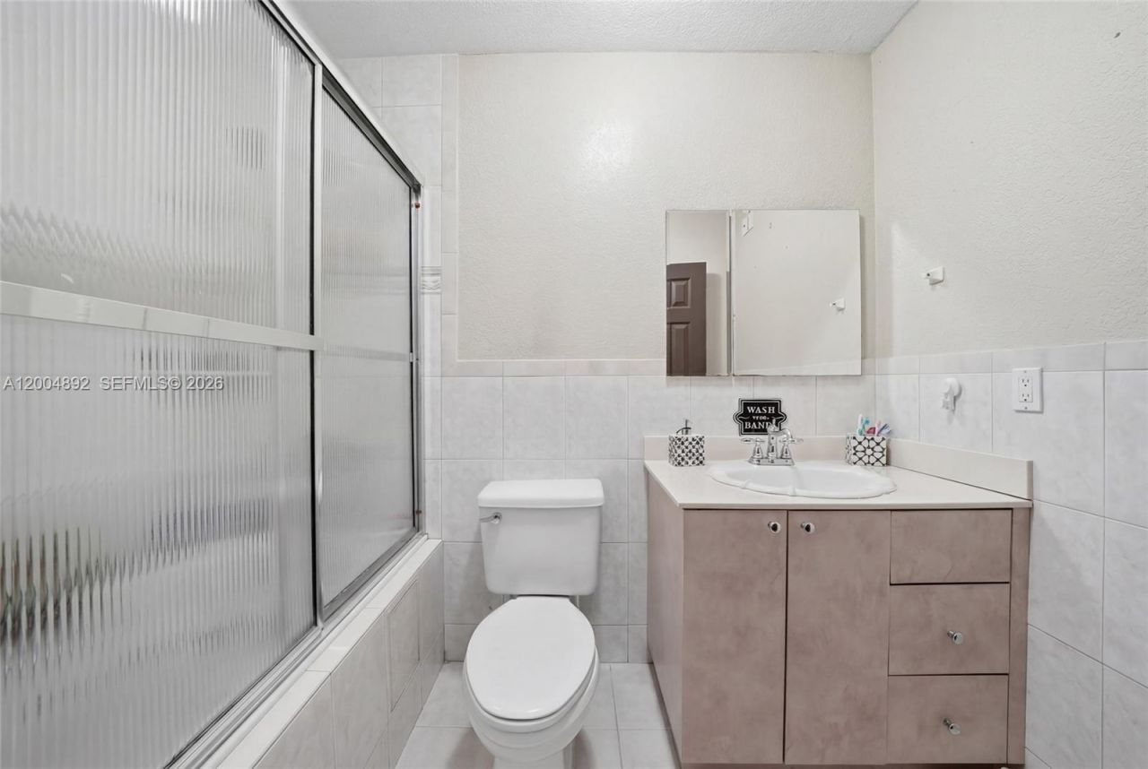 1789 W 72nd St, Hialeah, FL 33014 Photo