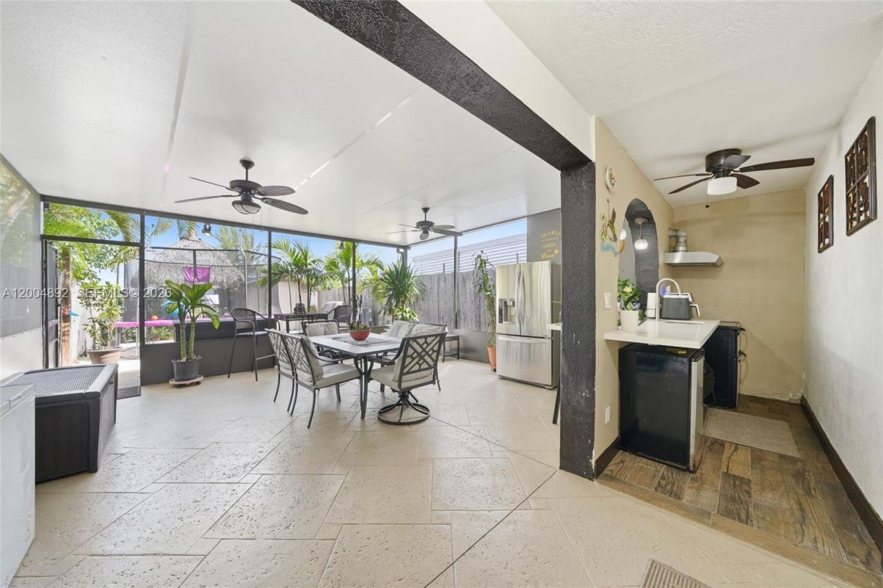 1789 W 72nd St, Hialeah, FL 33014 Photo