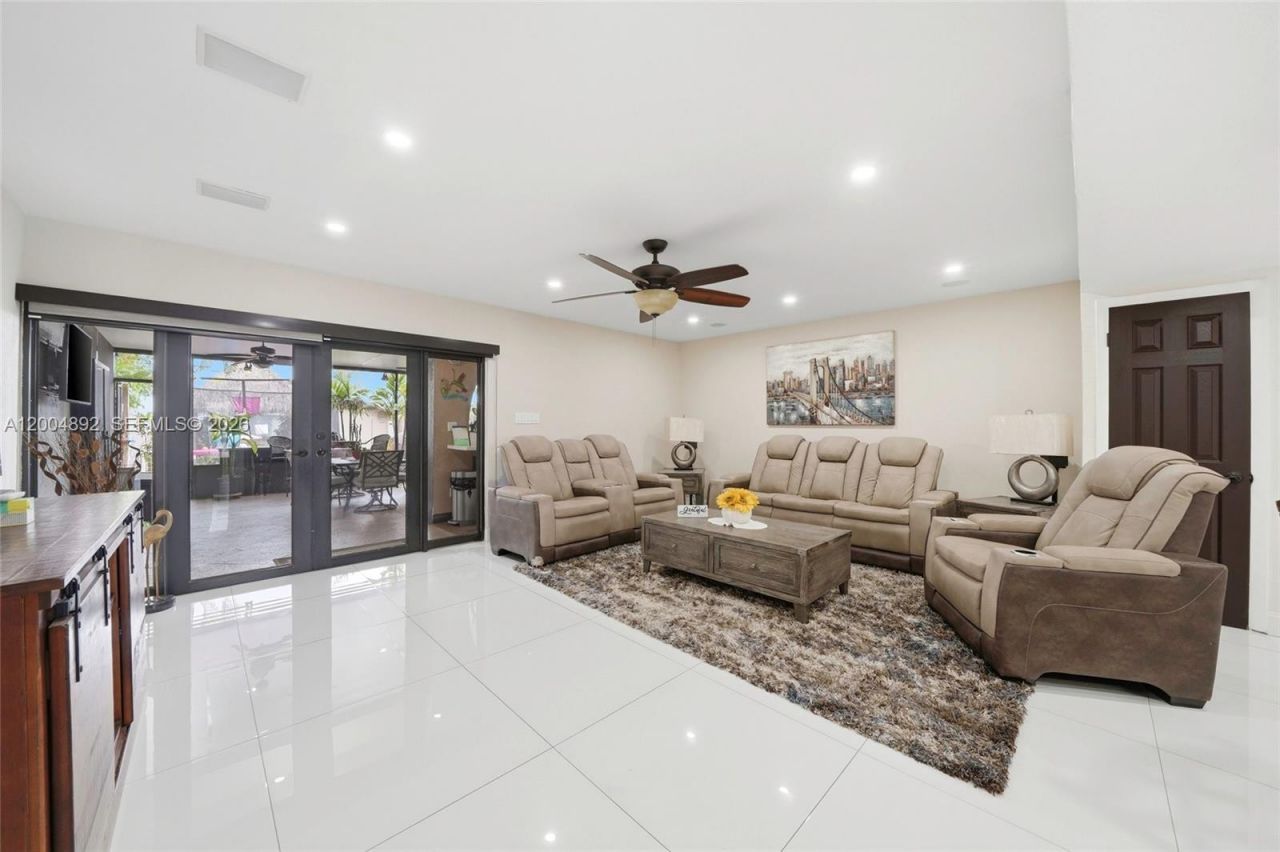 1789 W 72nd St, Hialeah, FL 33014 Photo