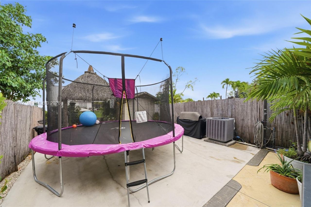 1789 W 72nd St, Hialeah, FL 33014 Photo