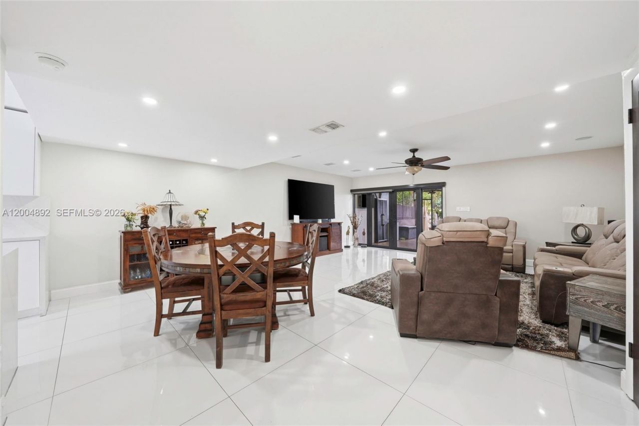 1789 W 72nd St, Hialeah, FL 33014 Photo