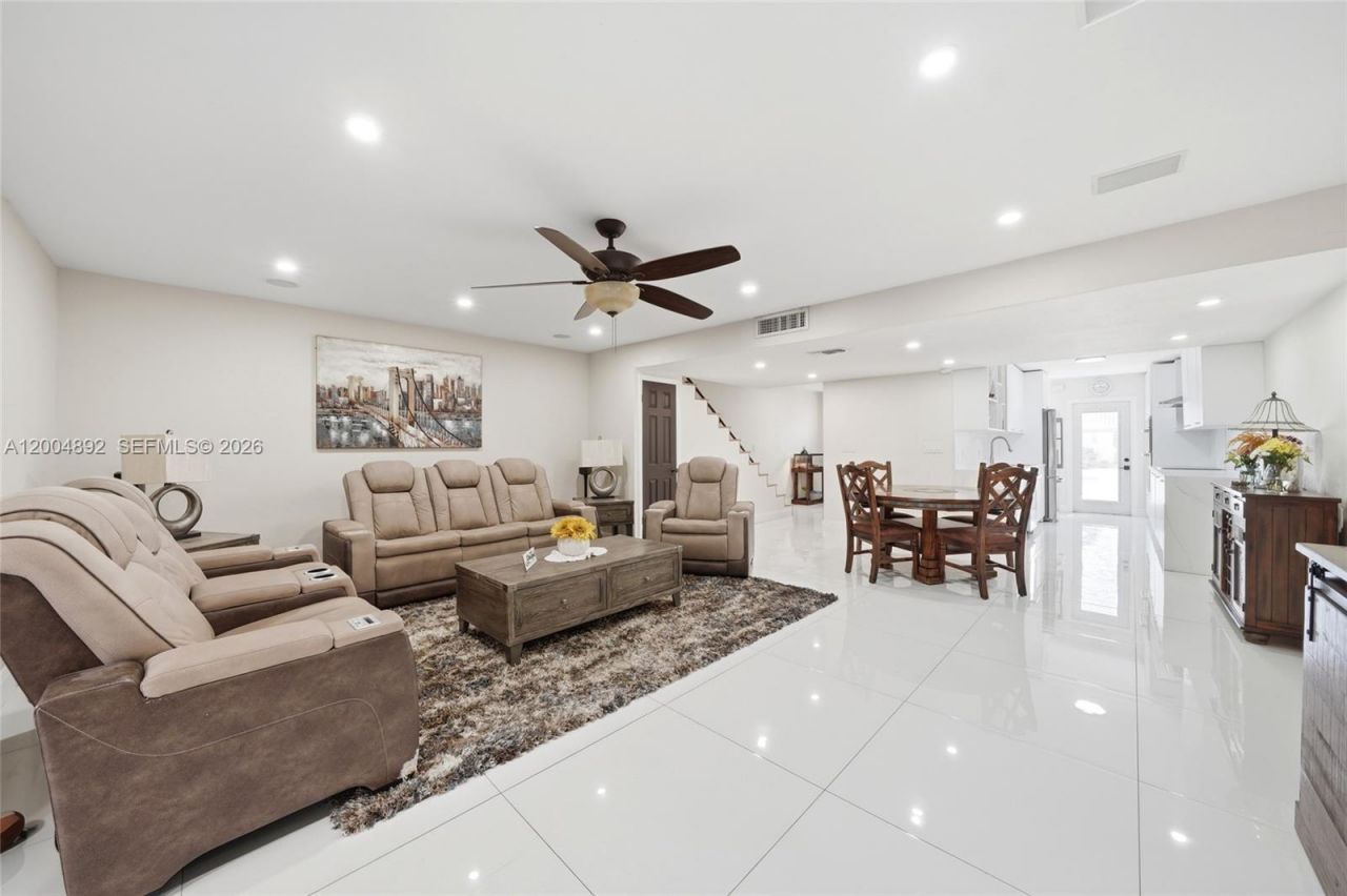 1789 W 72nd St, Hialeah, FL 33014 Photo