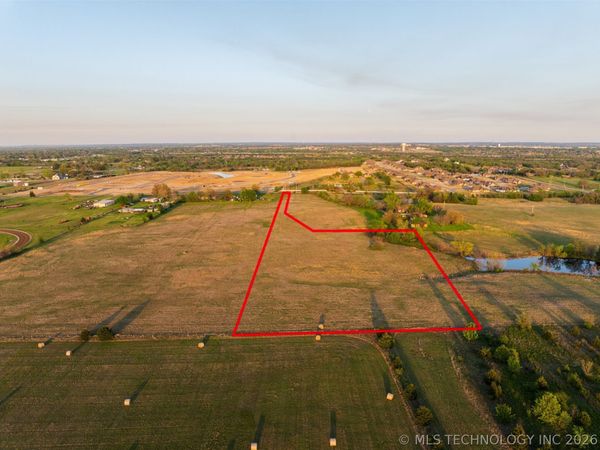 2 N Memorial Drive , Owasso, OK 74055