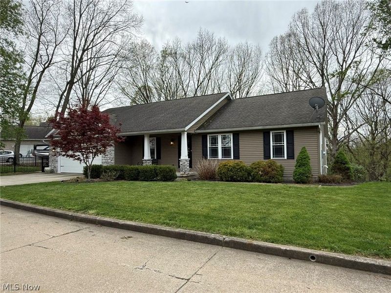 440 Hillcrest Drive NE, New Philadelphia, OH 44663 Photo 1