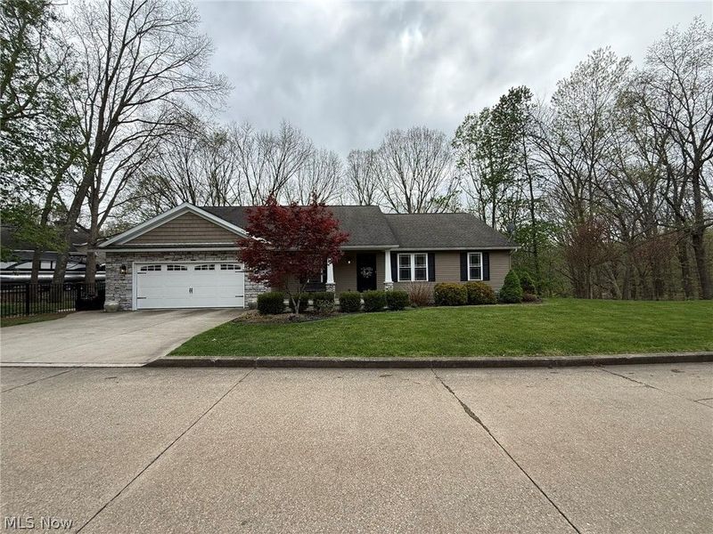 440 Hillcrest Drive NE, New Philadelphia, OH 44663 Photo 2