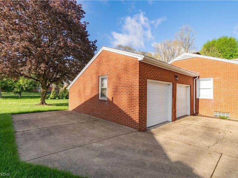 4028 Crestwood Street NW, Canton, OH 44708 Photo 3