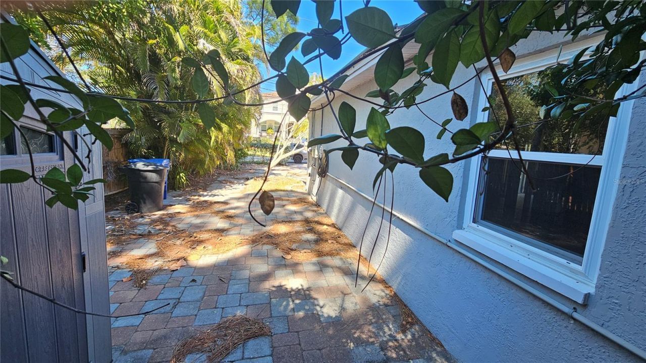 208 48th Avenue N, Saint Petersburg, FL 33703 Photo