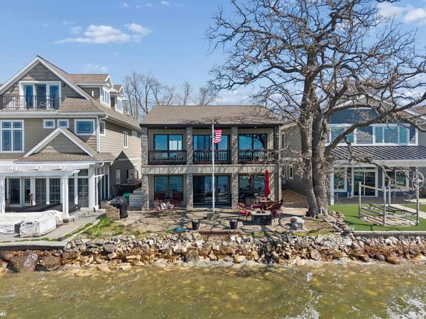 1403 S Lakeview Drive, Clear Lake, IA 50428