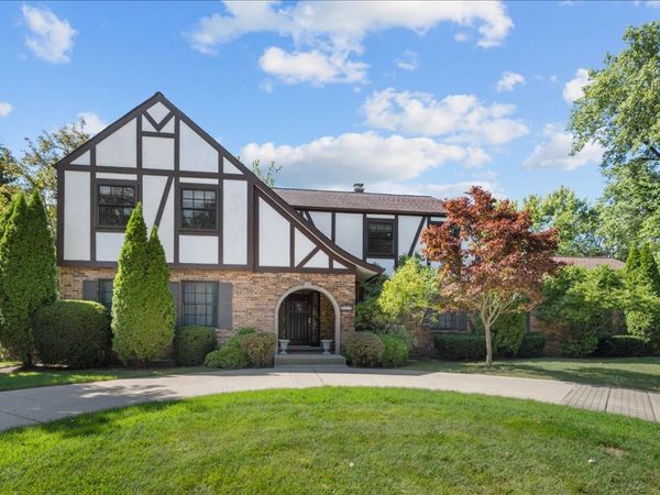 860 Heather Road , Deerfield, IL 60015