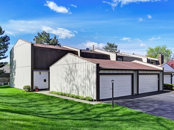 7 Nacona Lane , Indian Head Park, IL 60525