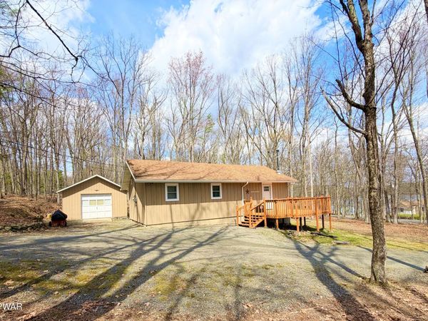 239 Fawn Lake Drive, Hawley, PA 18428