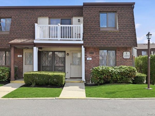 115 Clubhouse Drive , Copiague, NY 11726