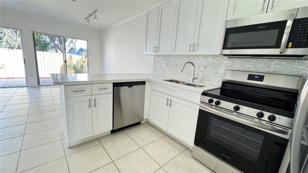9465 SW 77th Ct, Unit -, Miami, FL 33156 Photo